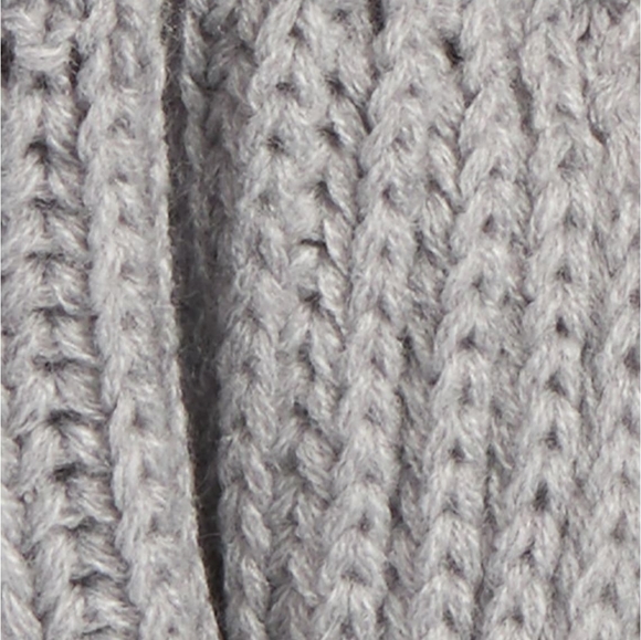 🆕️ Gray ~ Cable Knit Infinity Scarf - Picture 7 of 7